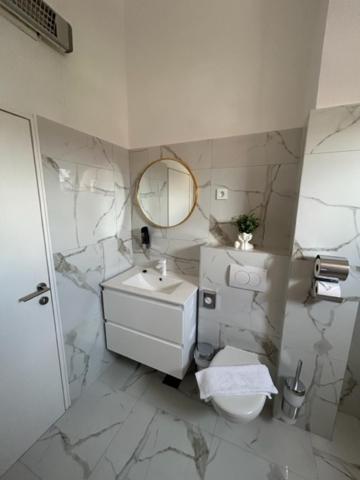 Apartments And Rooms Diana Zadar Exterior photo